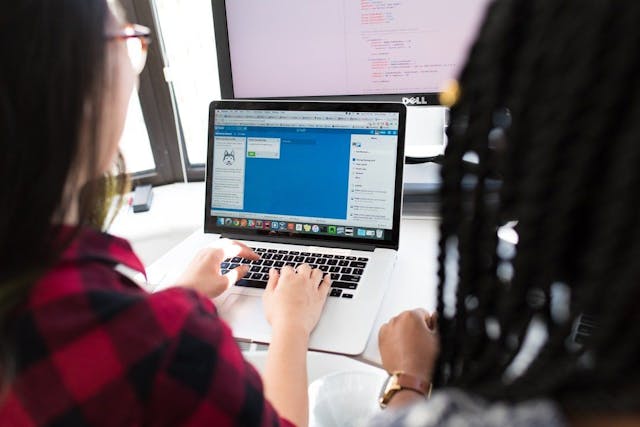 /3-non-technical-qualities-of-a-great-software-engineer-b622313a feature image