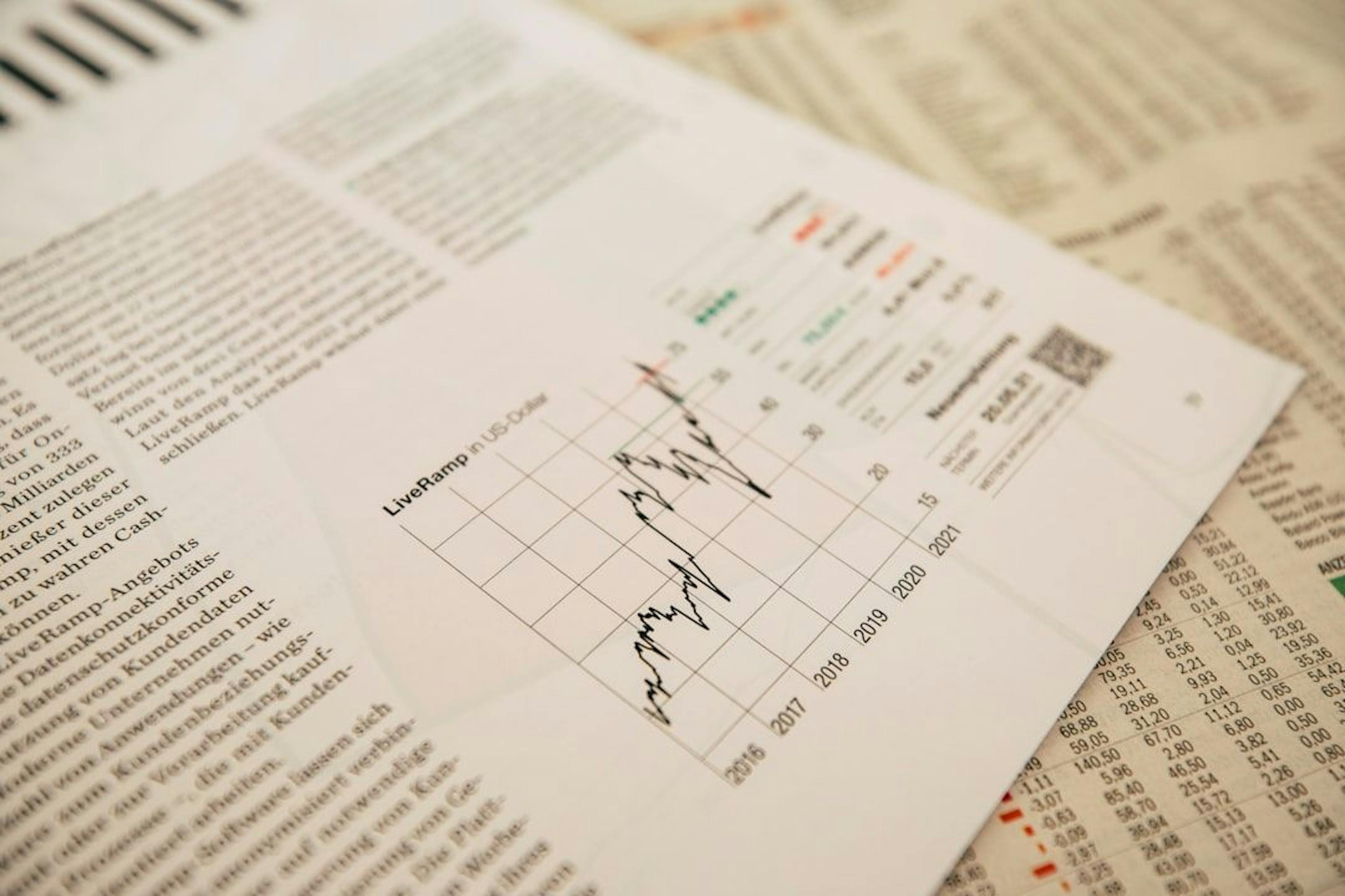 featured image - How to Balance Investor Relations and Product Growth