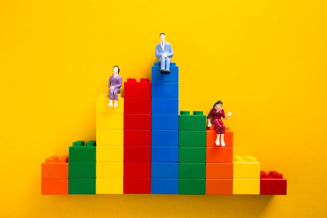 /does-your-business-really-need-to-follow-customer-service-trends feature image