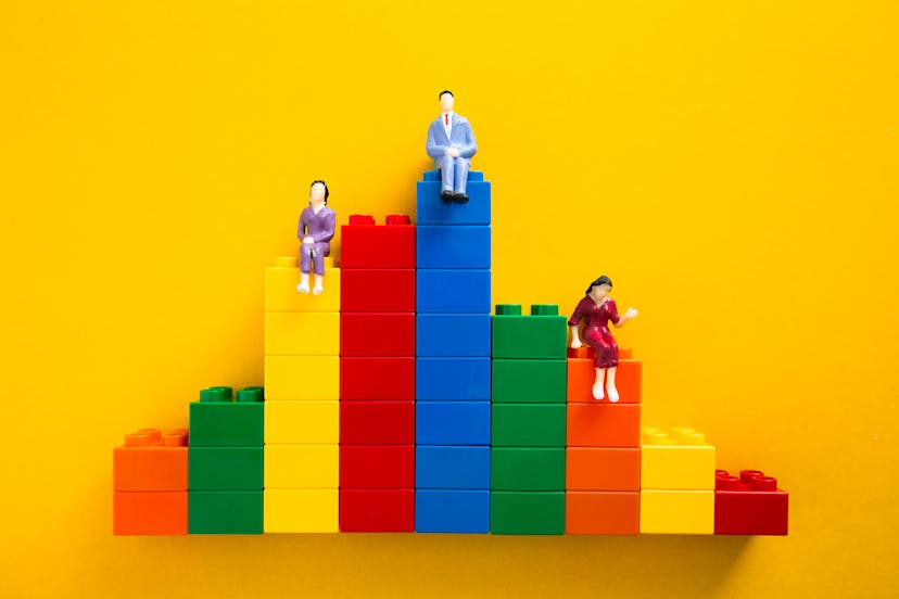 /does-your-business-really-need-to-follow-customer-service-trends feature image