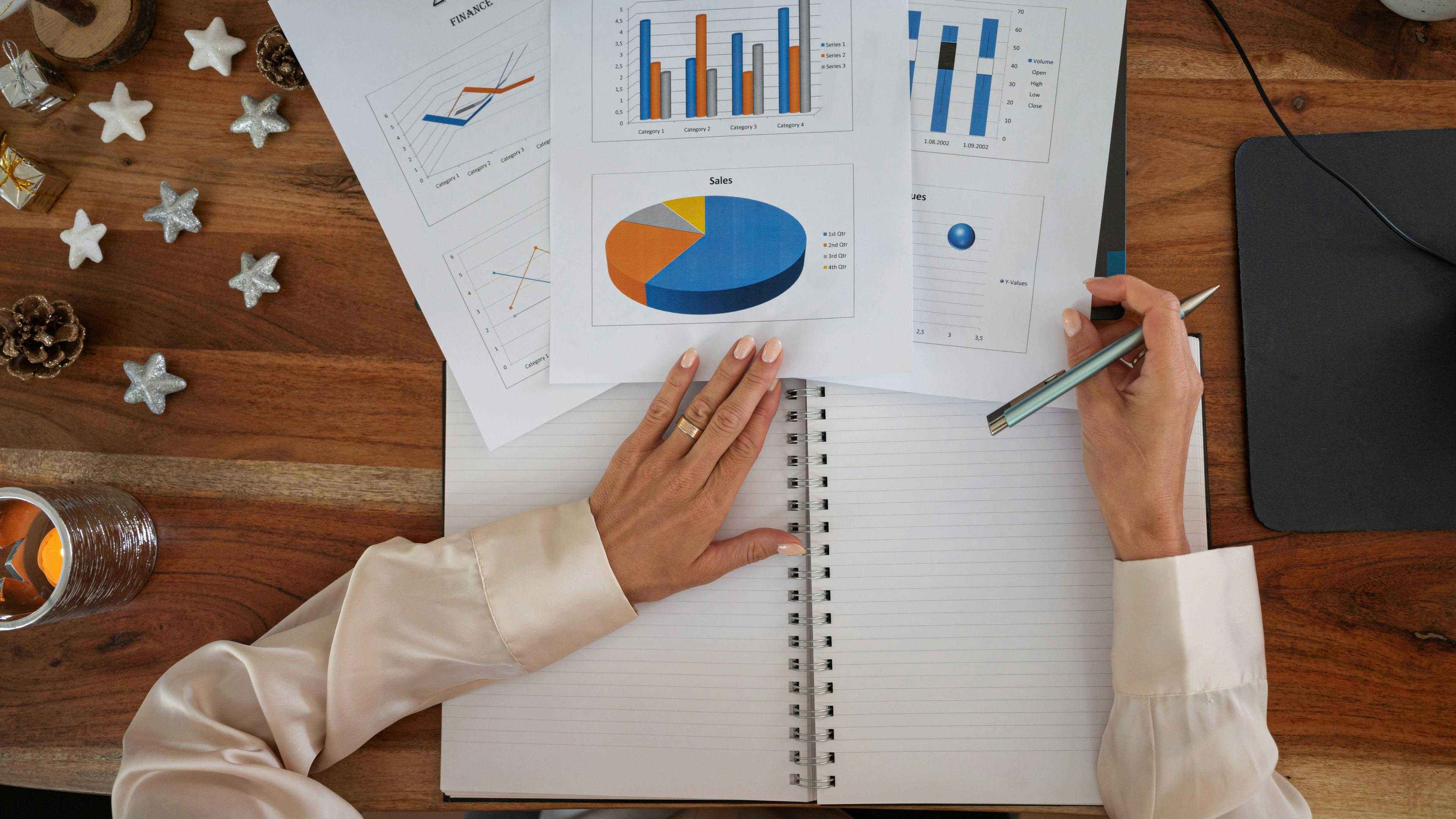 featured image - Holiday Shopping Trends Shaping 2024 Retail Strategies