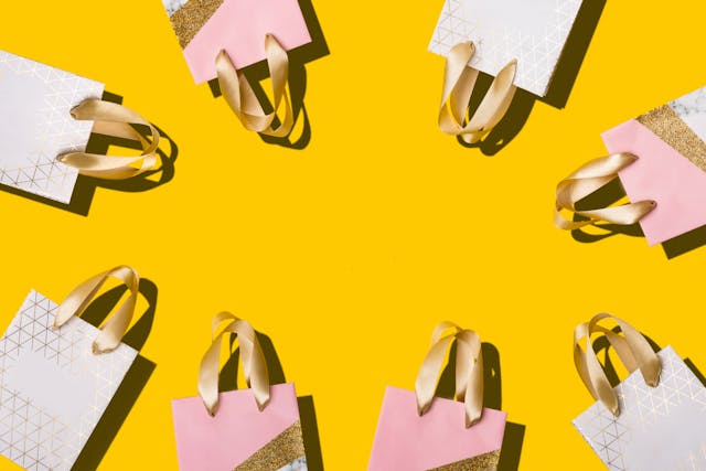 /holiday-shopping-trends-to-watch-in-2025-what-the-data-tells-us-about-consumer-expectations feature image