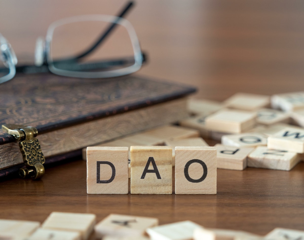 featured image - Everything You Need to Know About DAOs (Decentralized Autonomous Organizations)