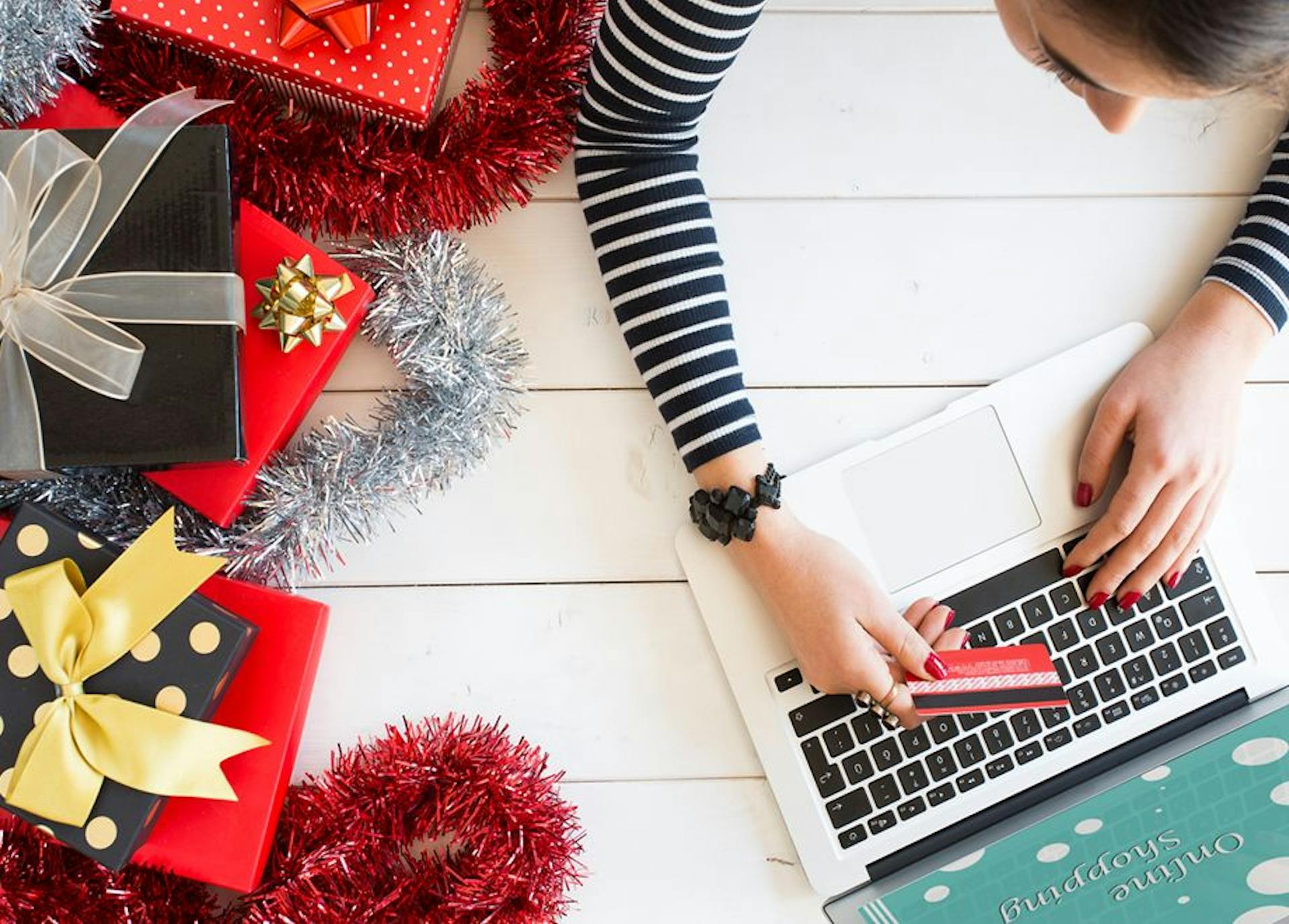 featured image - IT Operations: Holiday Season is NOT the Right Time to Implement Change Freezes