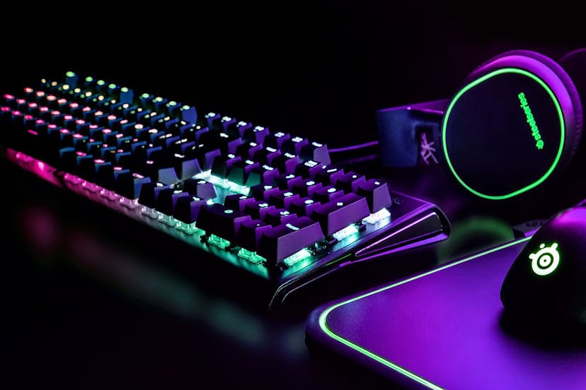 /best-hot-swappable-keyboards-in-2022 feature image