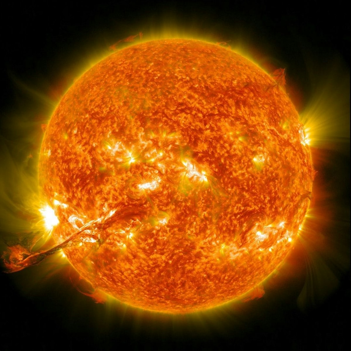 featured image - 5 Ways to Use Solar Energy Software : Here Codes the Sun
