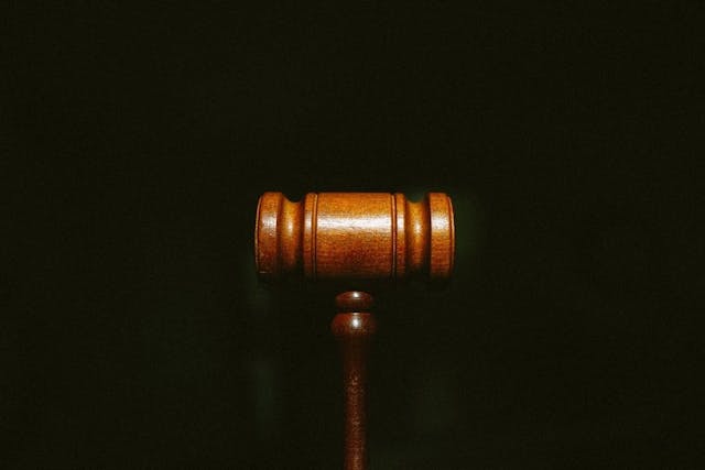 /does-amazon-follow-the-law feature image