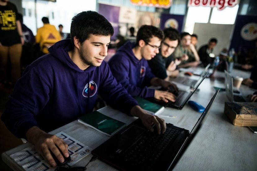 /heres-how-russian-universities-are-moving-online-due-to-pandemic-zt1h34yc feature image