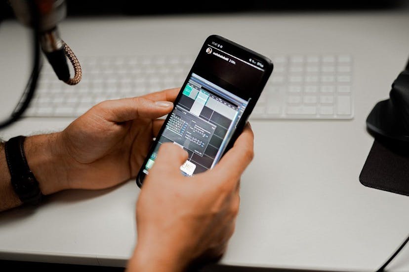 /cool-mobile-tech-stories-2021-f43p34x7 feature image