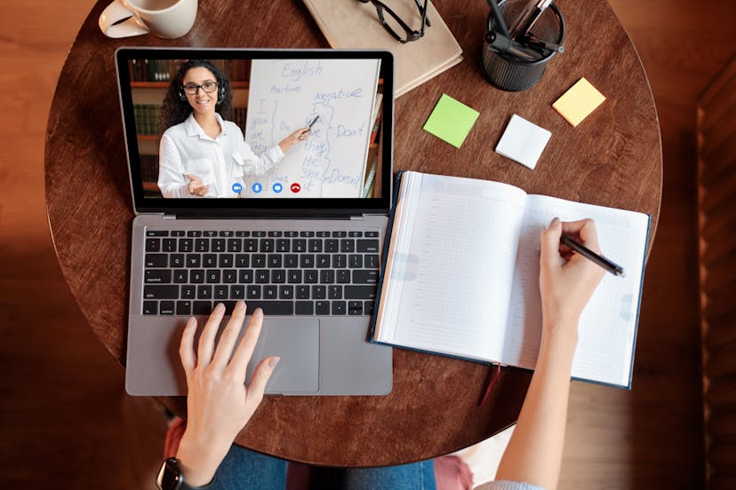 /building-online-education-platforms-everything-you-need-to-know-eo2531pw feature image