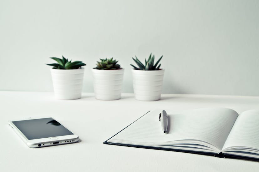 /how-to-perform-a-successful-incident-postmortem-that-will-help-your-team-learn-and-grow-ft493355 feature image