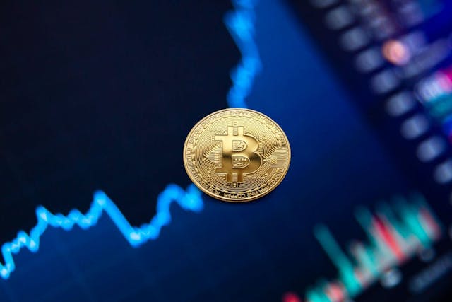 /how-to-avoid-5-nagging-security-issues-with-blockchain feature image