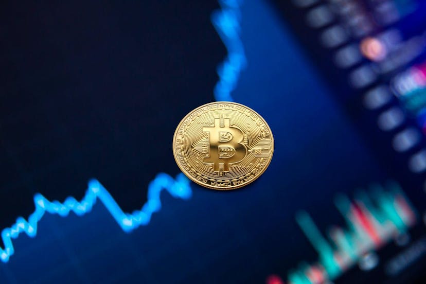 /how-to-avoid-5-nagging-security-issues-with-blockchain feature image