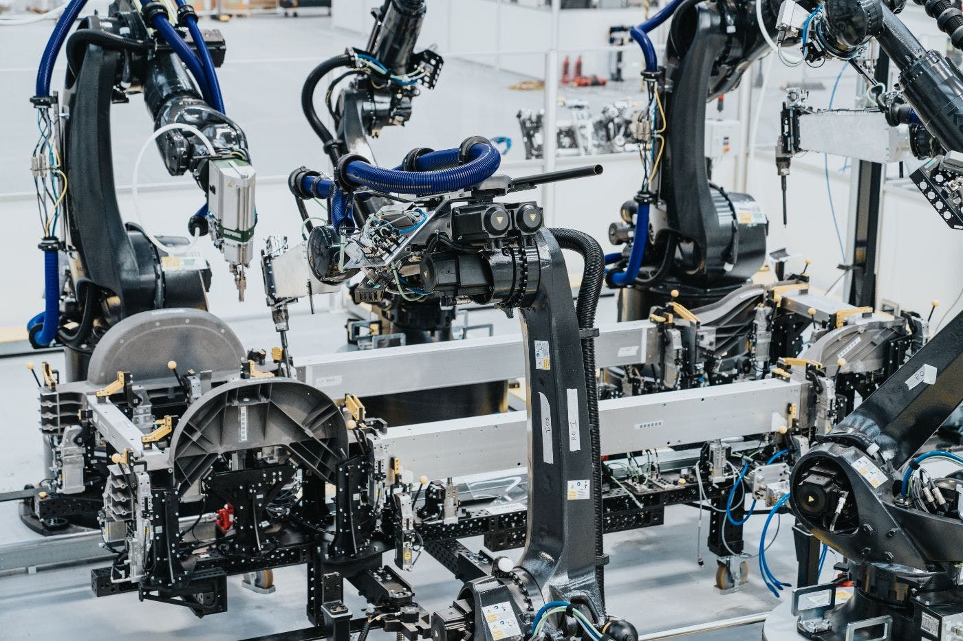 Архитектурный проект умного, масштабируемого, управляемого искусственным интеллектом завода по производству роботов