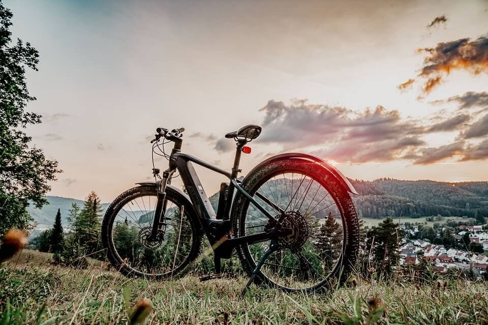 /why-are-e-bikes-gaining-popularity feature image