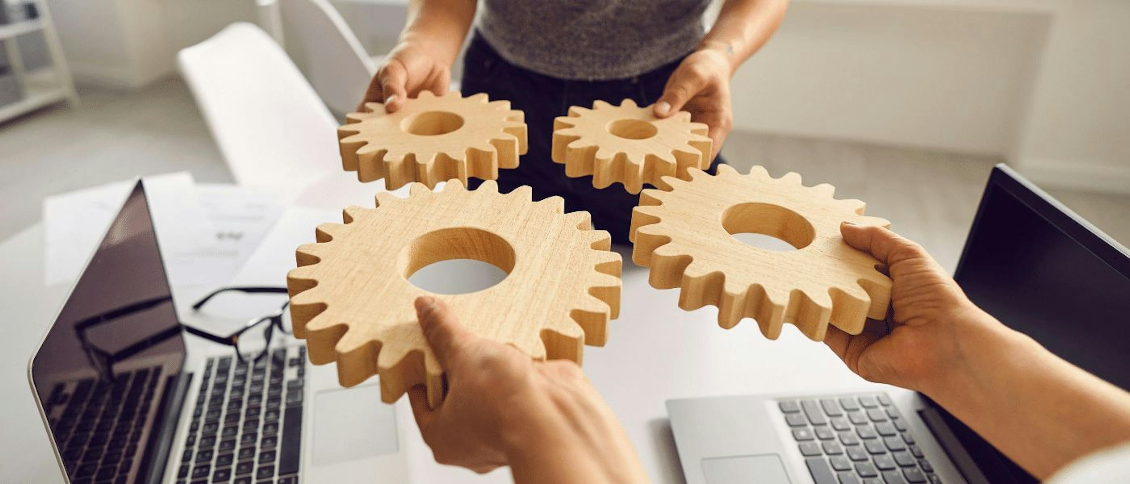 featured image - How to Choose the Best API Integration Platform