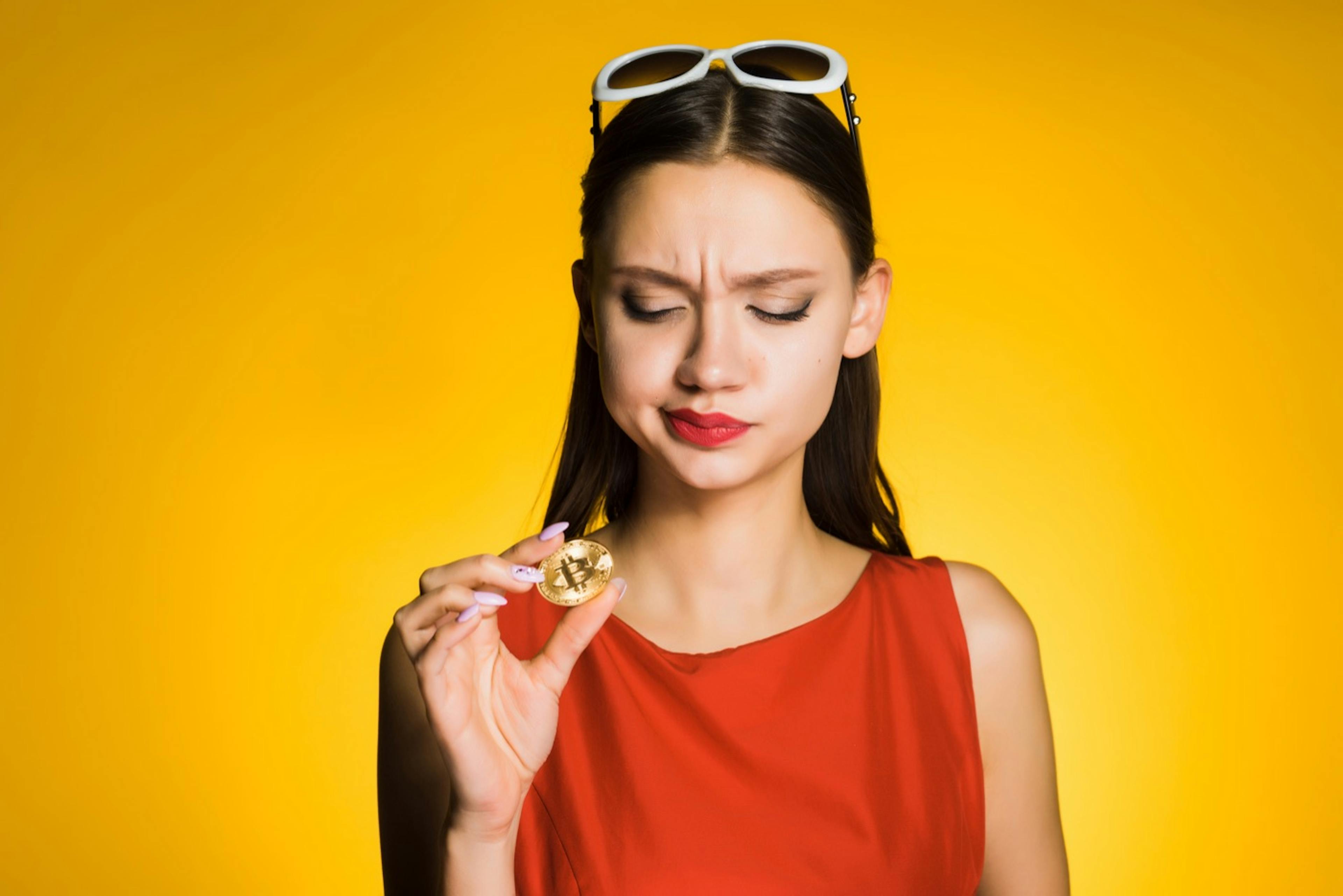 /heres-why-you-should-not-buy-bitcoin feature image