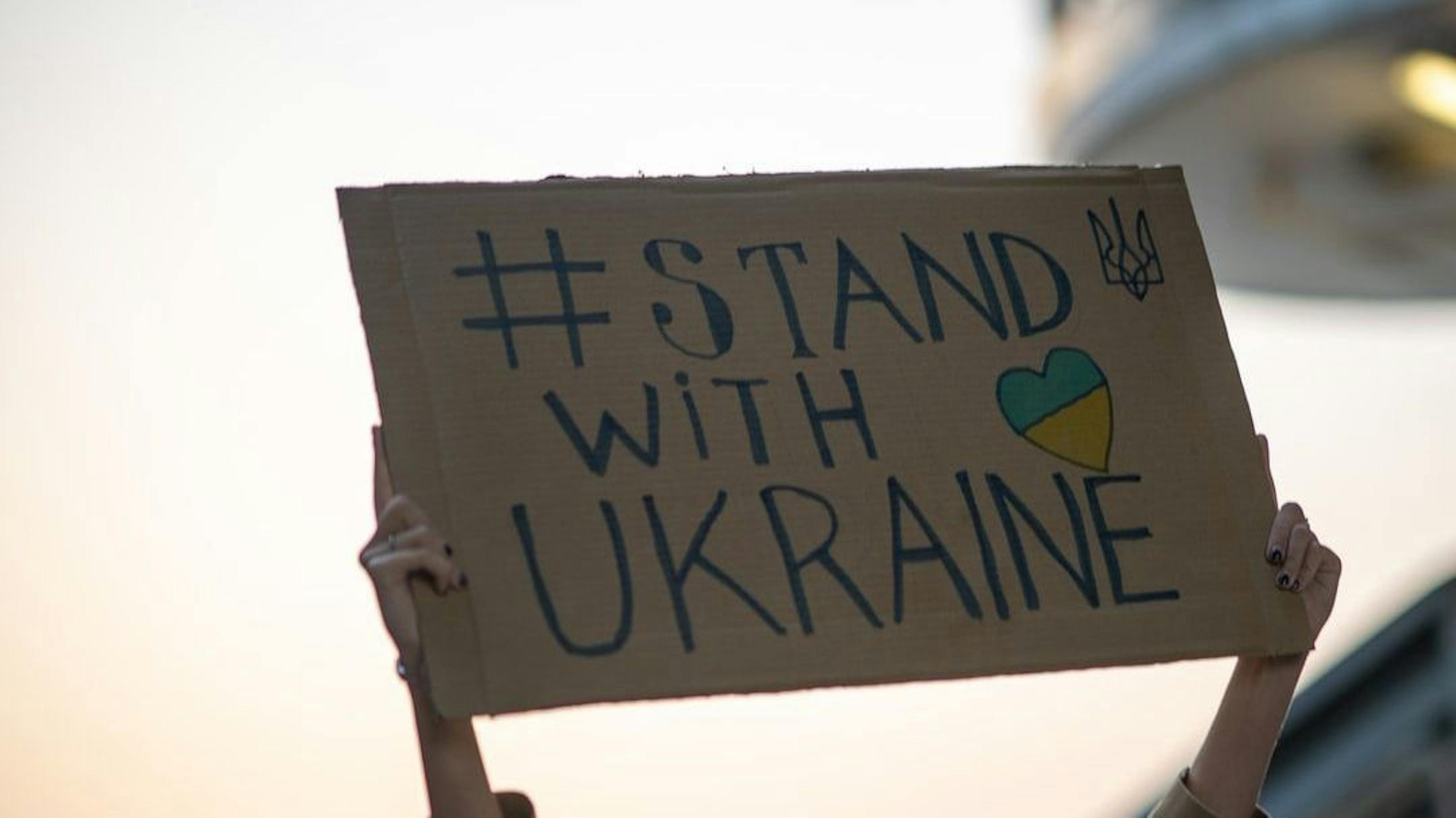 featured image - NFTs That Fight for Ukrainian Independence and Freedom