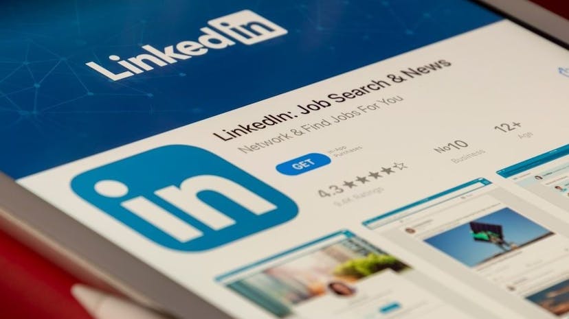 /how-to-optimize-your-linkedin-profile-with-chatgpt feature image