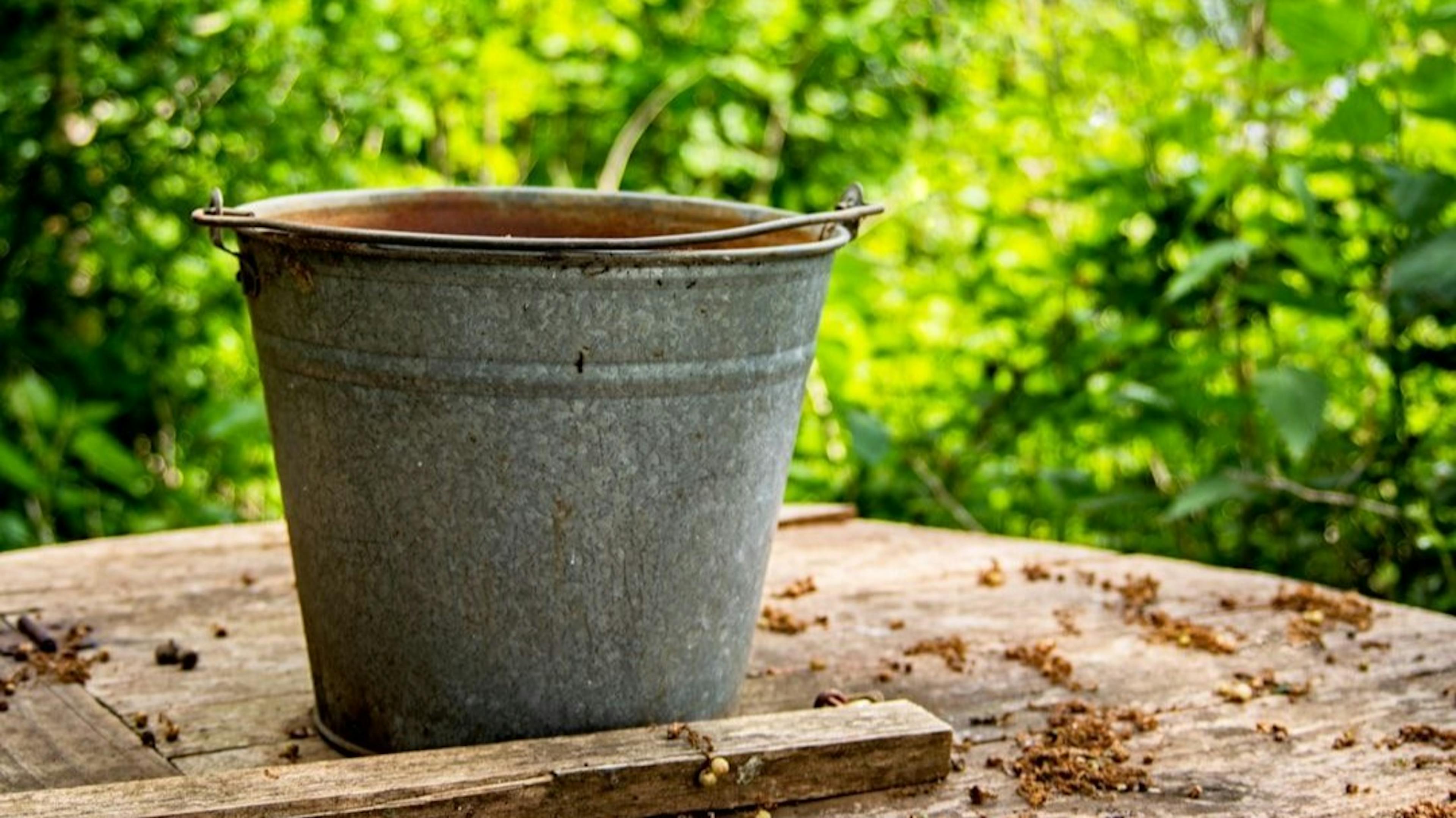 /the-token-bucket-algorithm-for-api-rate-limiting-in-nodejs-a-simple-guide feature image