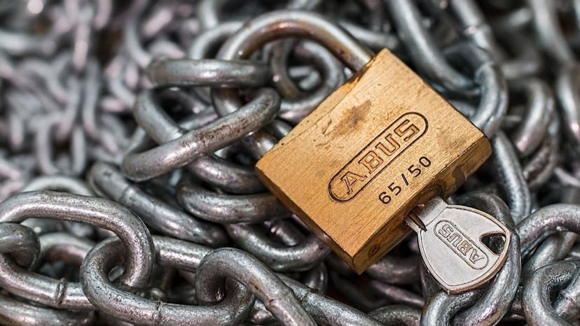 /guarding-against-the-hidden-threat-recognizing-and-defending-against-malicious-links feature image