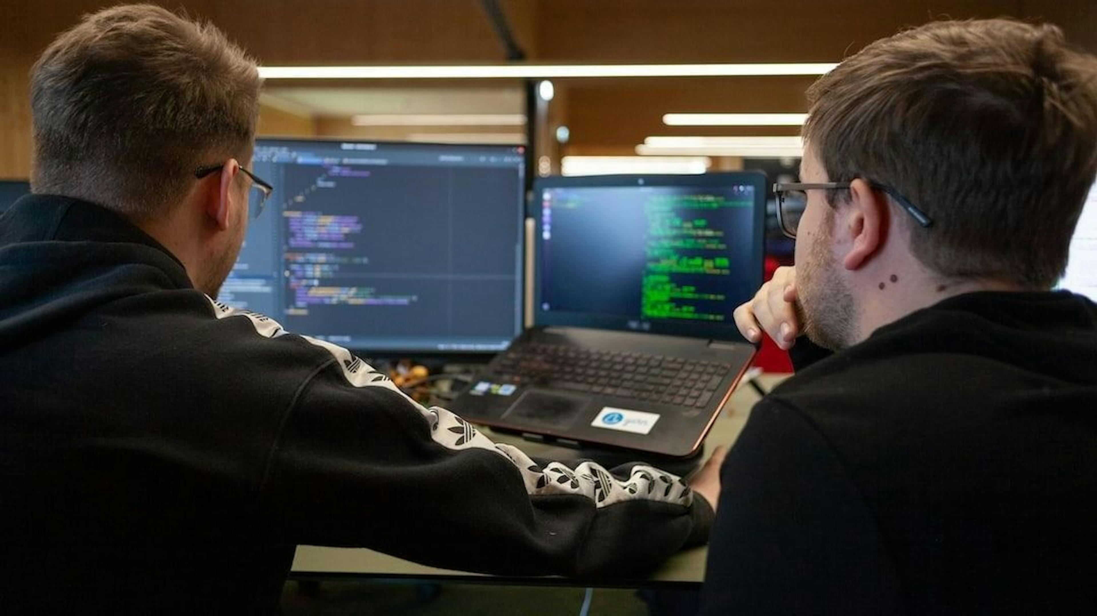 featured image - Never-Ending IT Projects: Navigating Complexity, Change, and Endless Development