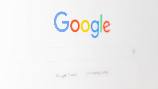 /contextual-advertising-vs-search-engine-optimization-a-russian-reviews-sa7632zz feature image