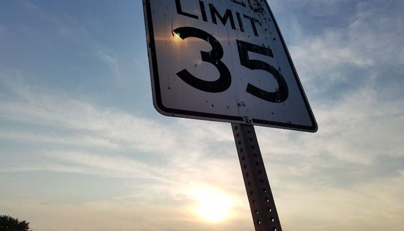 /designing-an-api-rate-limiter feature image