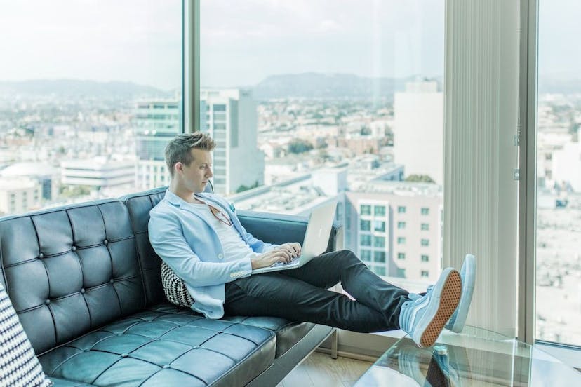 /10-expert-tips-for-improving-code-reviews-a-guide-for-developers feature image