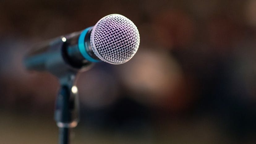 /5-storytelling-tips-that-improve-pitching-for-startups feature image