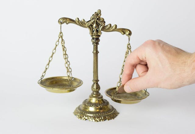 /using-open-source-licensing-to-resolve-the-ai-copyright-debate-ai-as-derivative-works feature image