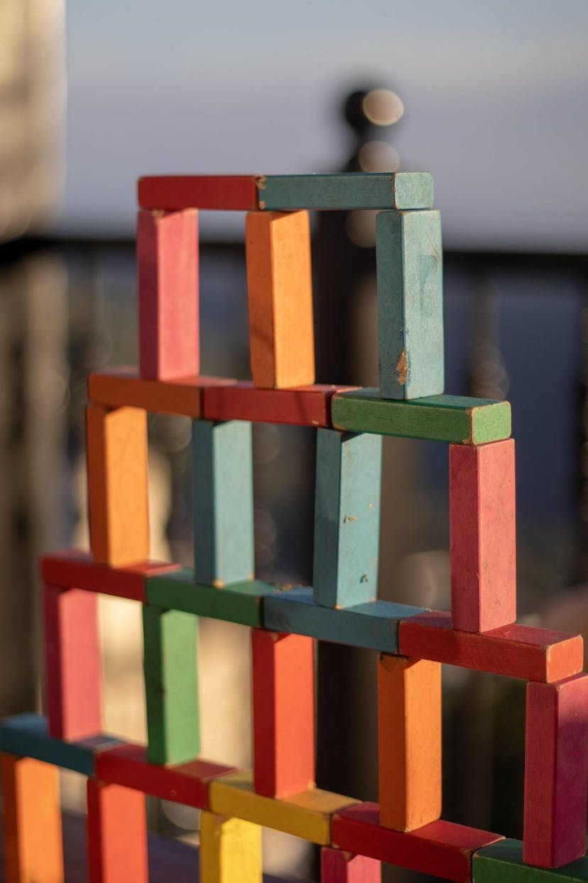 /how-to-pass-components-via-props-in-react feature image