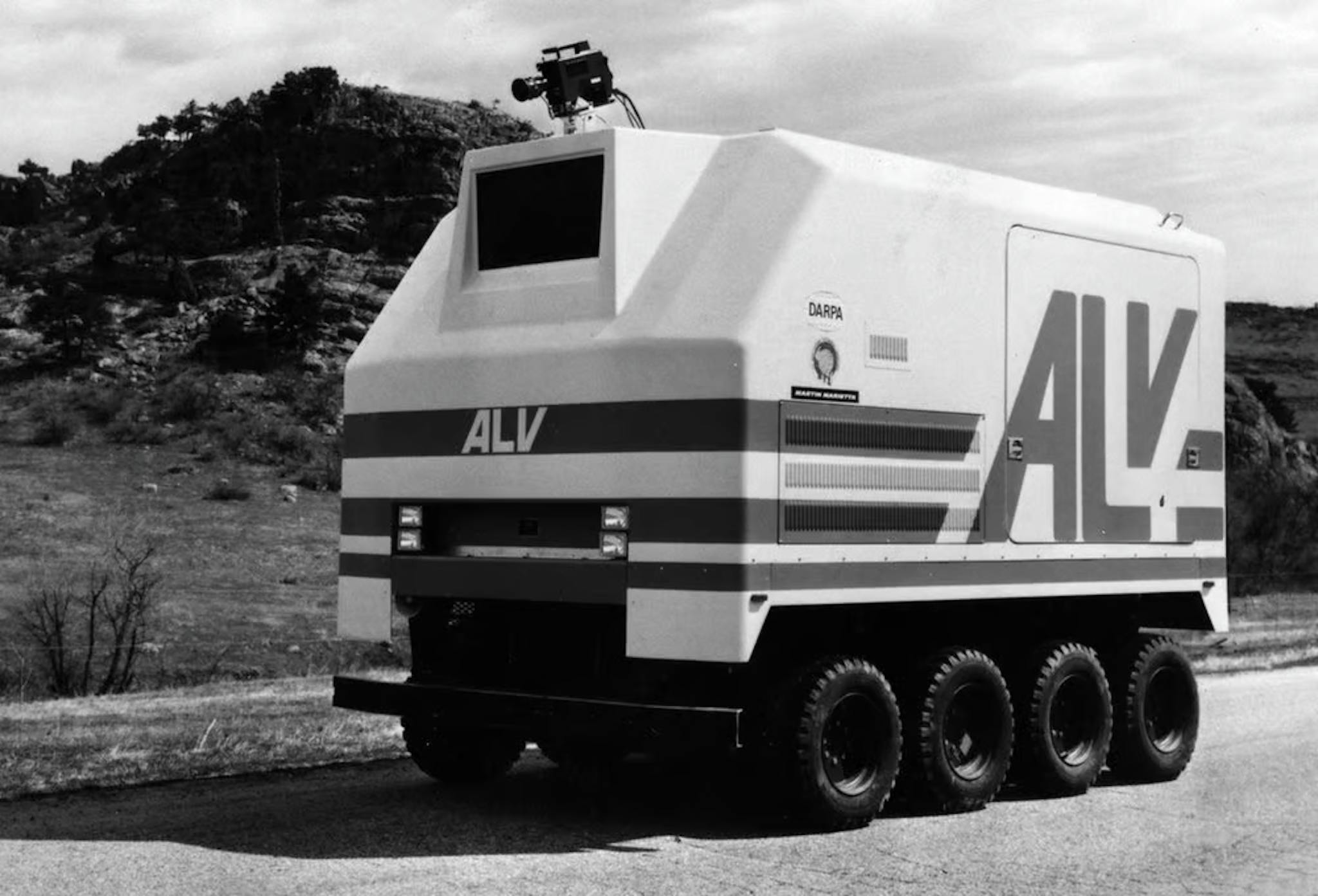 自律型陸上車両 (ALV)