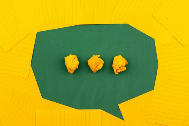 /code-smell-05-comment-abusers feature image