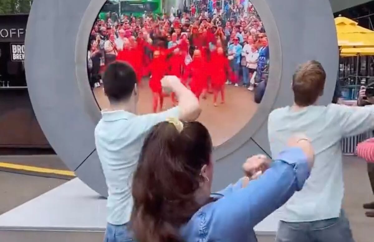 featured image - Why the New York-Dublin Portal Marks a New Era in Communication