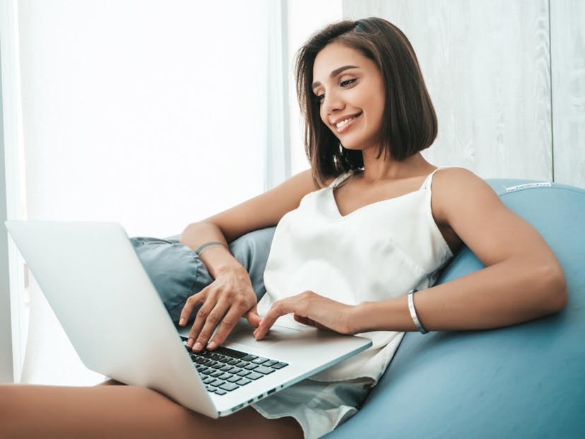 /why-all-content-writers-need-to-set-up-a-niche-blog-asap feature image