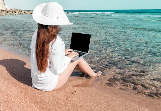 /digital-nomads-could-ease-economic-turmoil-in-the-tourism-industry-5w5w31er feature image