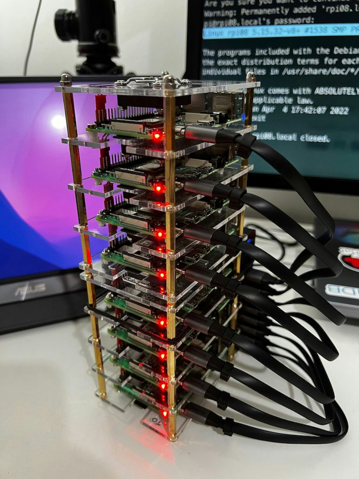 featured image - Como construir um cluster Raspberry Pi de 32 núcleos a partir do zero