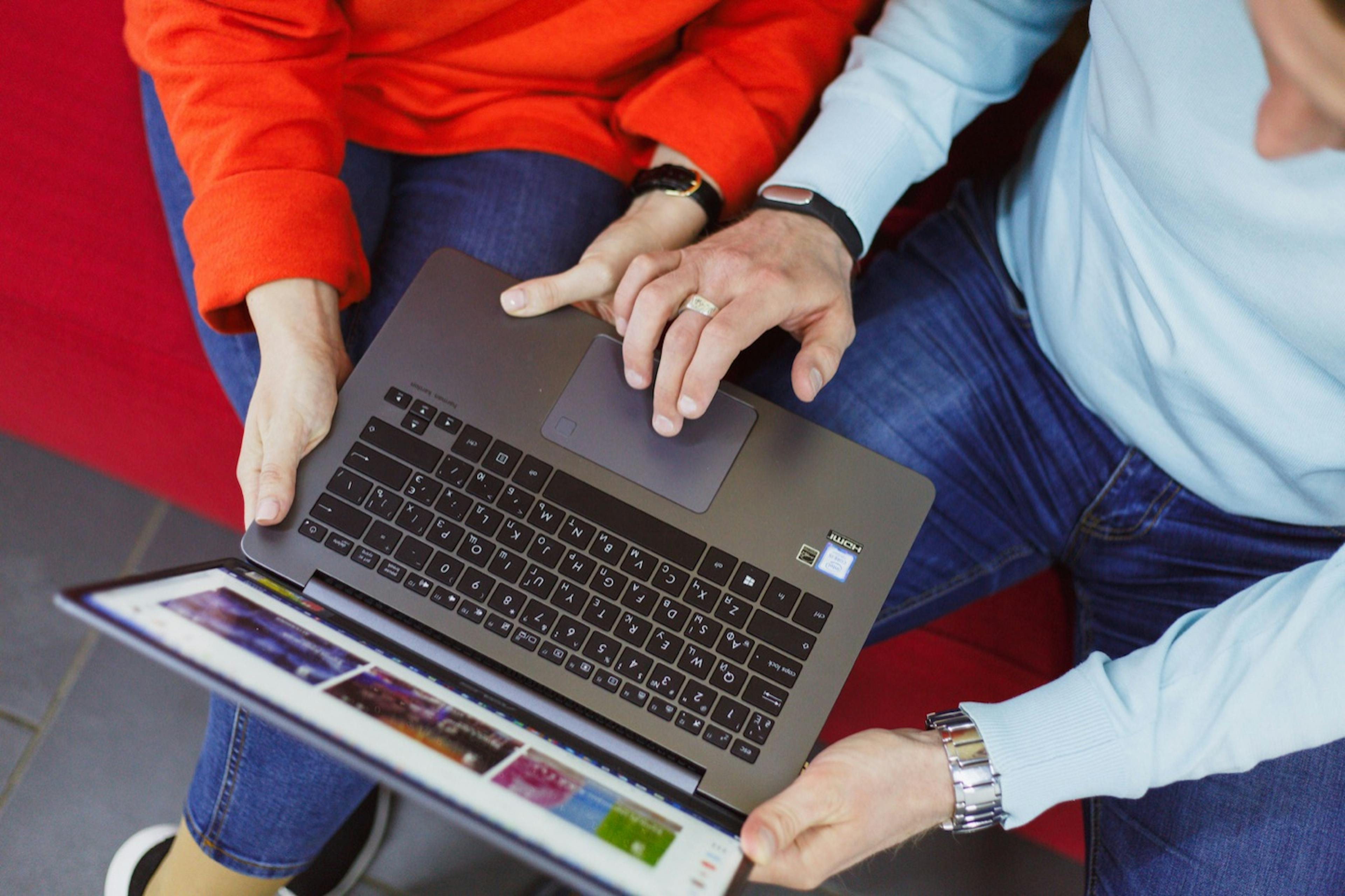 featured image - Top 8 Mistakes To Avoid To Be More Successful At A Hackathon