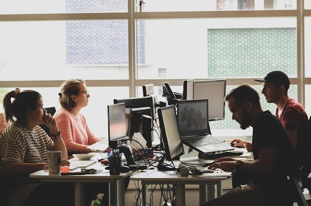 /8-tips-for-managing-developers-for-non-developers feature image
