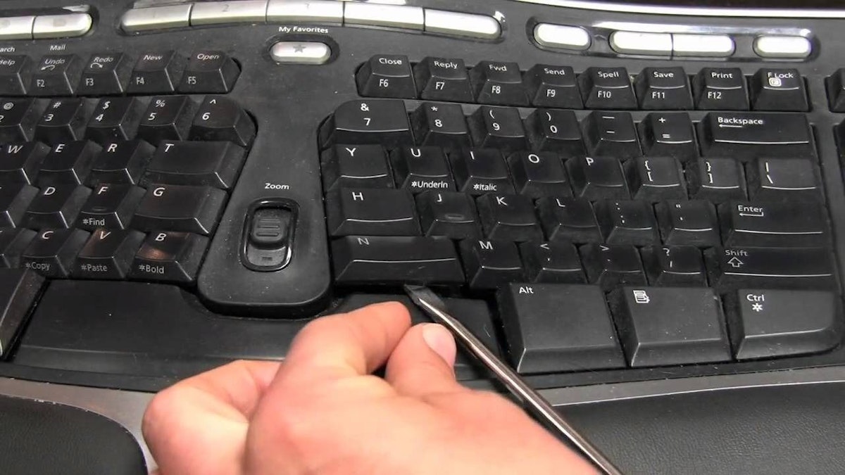 featured image - Here is How to Fix the P Key on a Keyboard Not Working