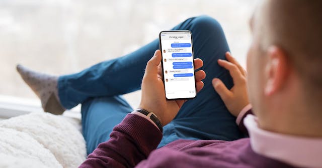 /exploring-imessage-as-a-businesses-communication-tool-pros-and-cons feature image