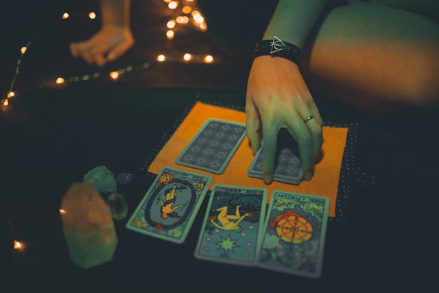 /debunking-hiring-superstitions-things-that-arent-really-a-thing feature image