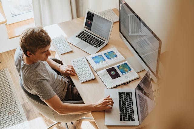 /5-best-online-information-technology-courses-to-grow-your-tech-career-tu2v37nh feature image
