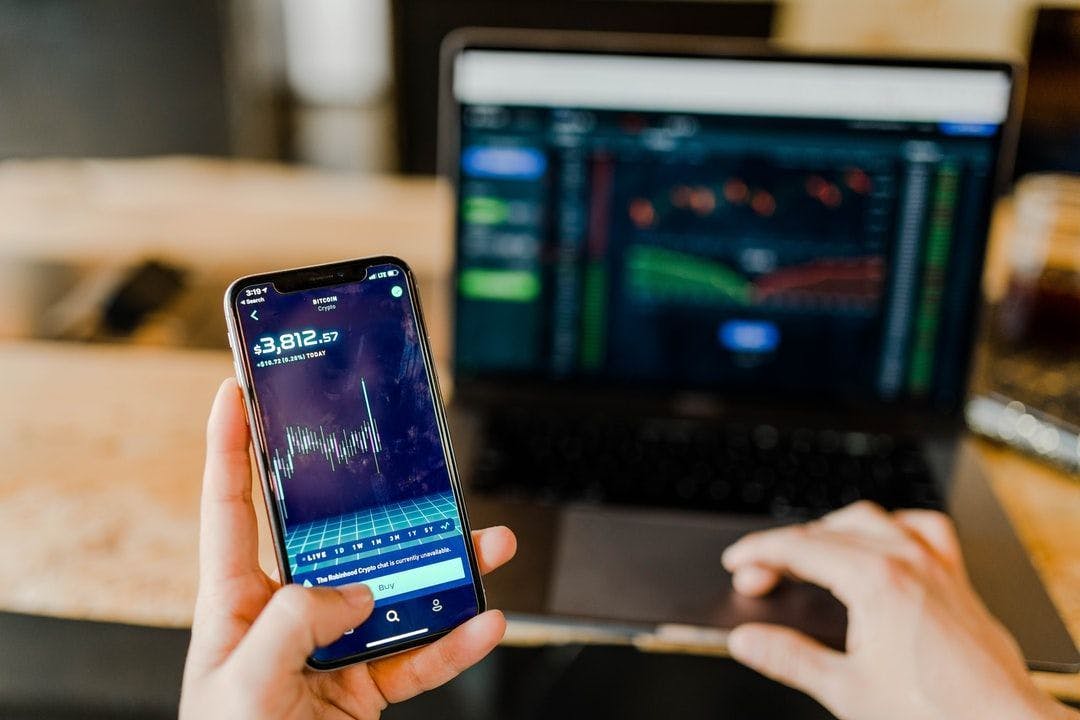 featured image - The 5 Best Investment Apps For Beginners In 2021