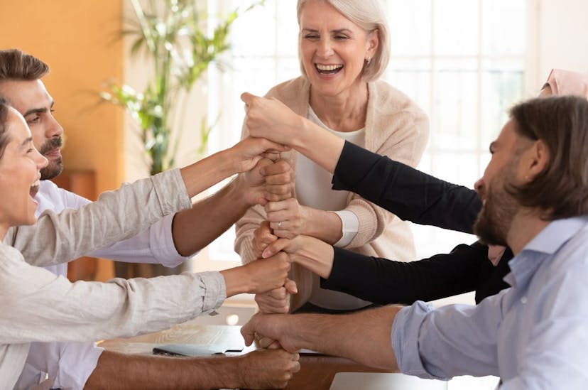 /how-managers-can-build-trust-with-employees-at-work feature image