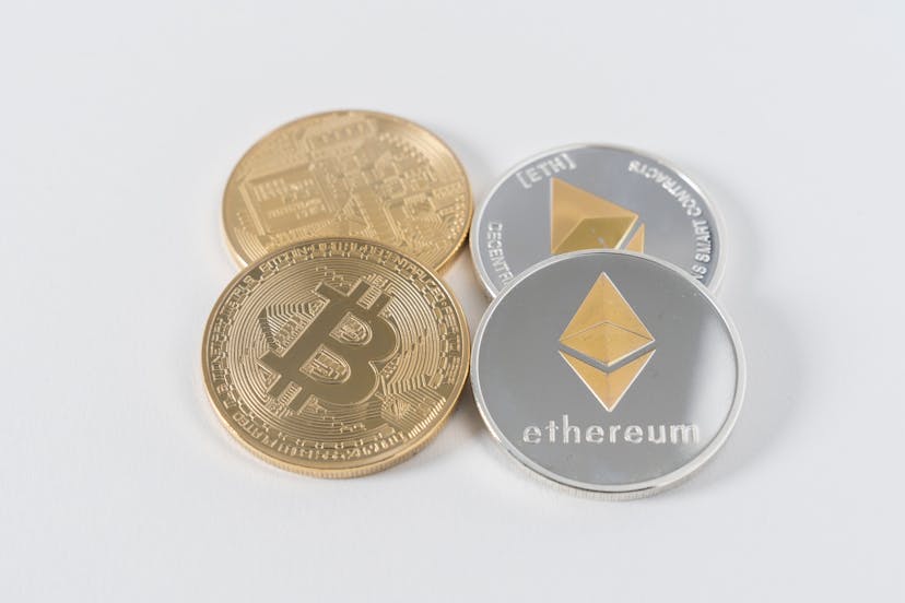 /3-ways-for-defi-to-navigate-new-regulations feature image