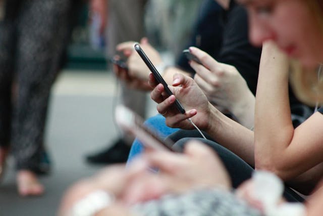 /how-to-create-a-social-media-app-with-addictive-design-features feature image