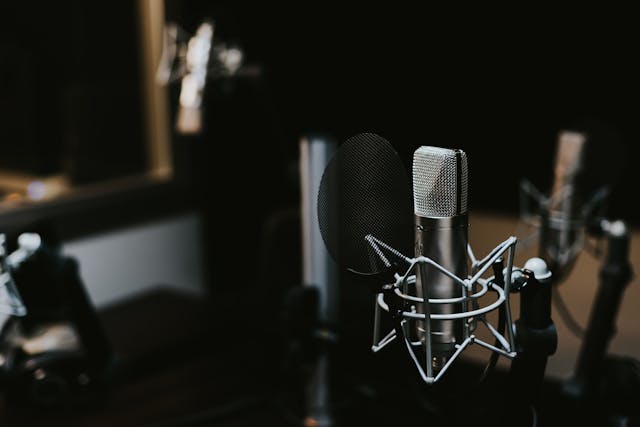 /7-reasons-to-launch-your-podcast-with-4-7-episodes-pr2j356f feature image