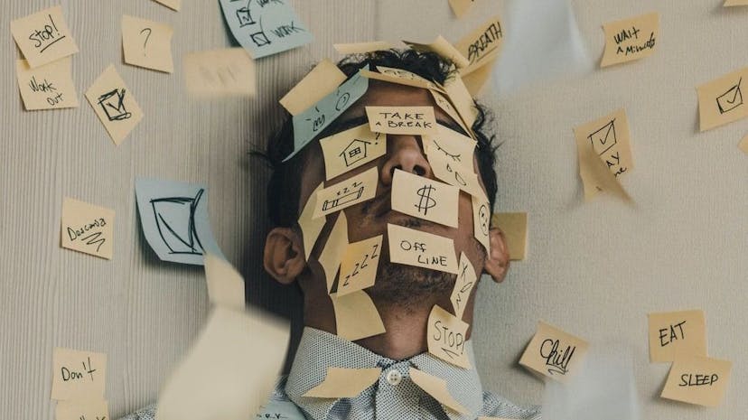 /how-to-decide-whether-to-leave-or-stay-at-your-current-workplace-during-the-great-resignation feature image